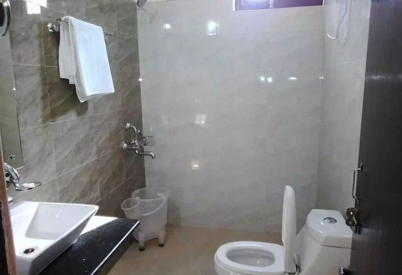 ホテル Trishul Regency