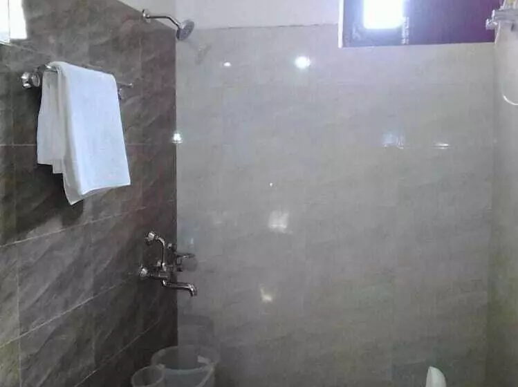 ホテル Trishul Regency