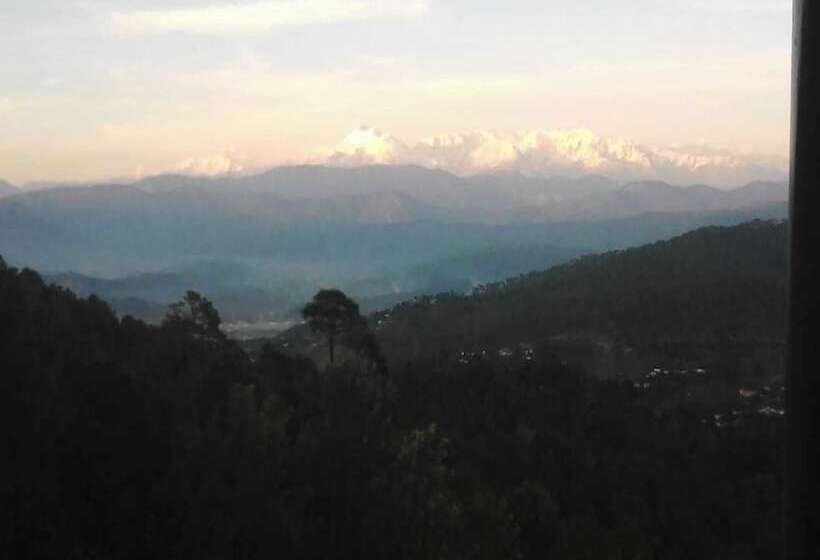 בית מלון כפרי Trishul Regency