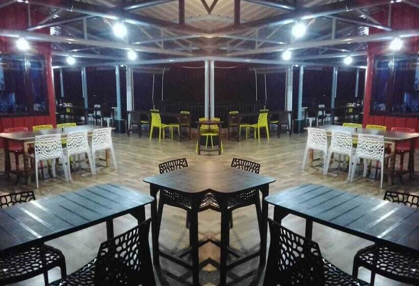 בית מלון כפרי Trishul Regency