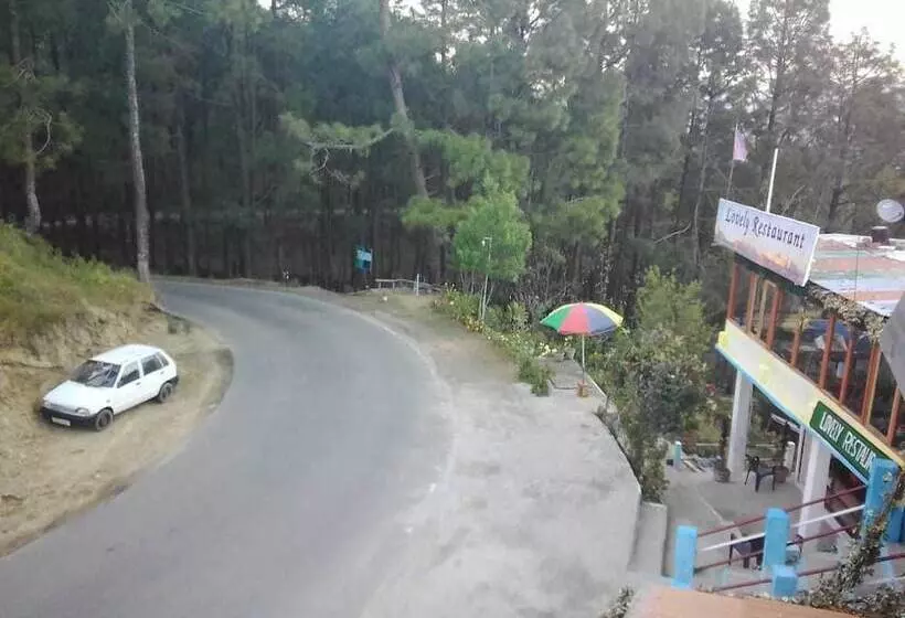 ホテル Trishul Regency