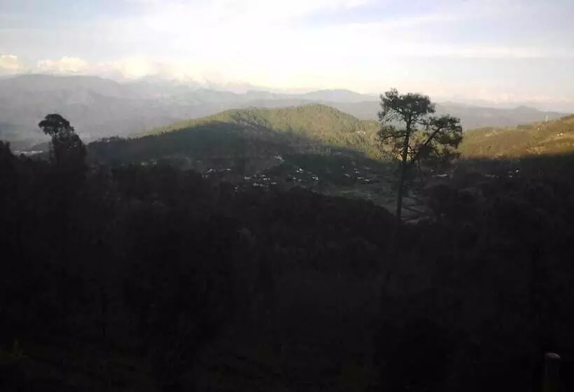 ホテル Trishul Regency