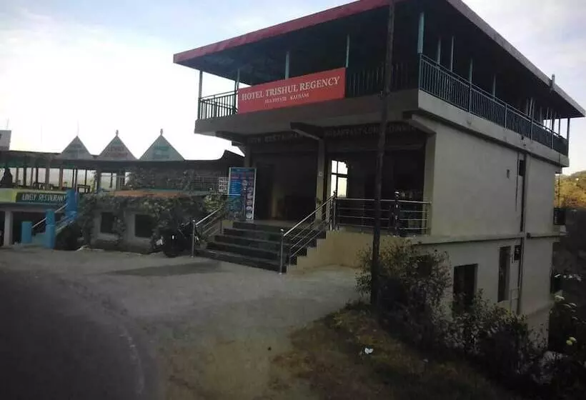 ホテル Trishul Regency