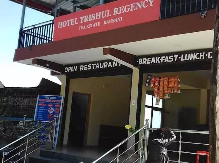 ホテル Trishul Regency