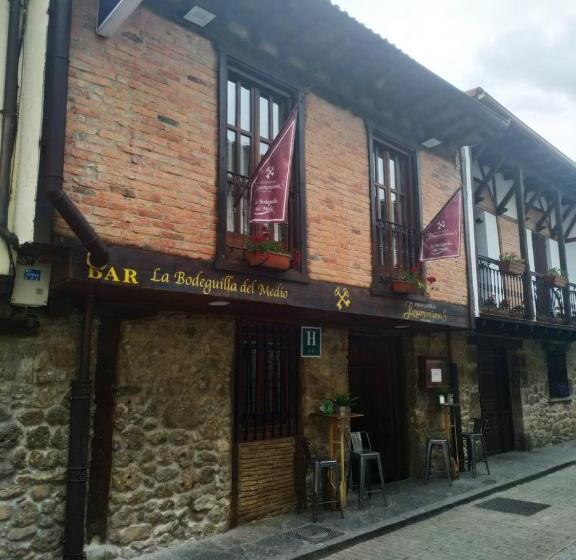 호스텔 Hospedería Foramontanos