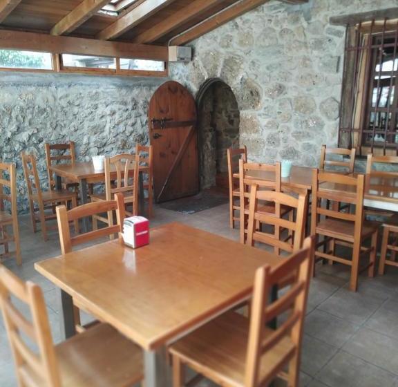 호스텔 Hospedería Foramontanos