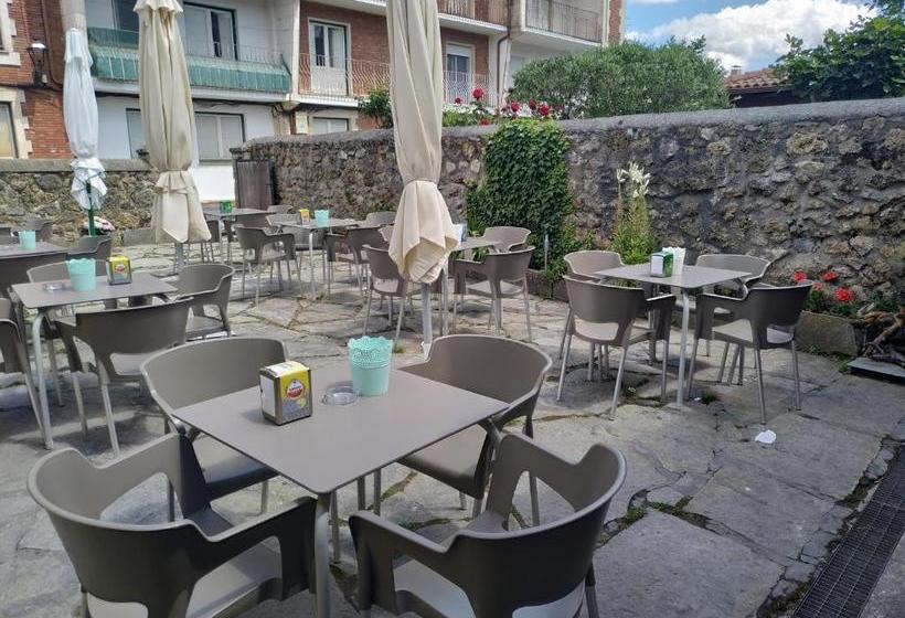 호스텔 Hospedería Foramontanos