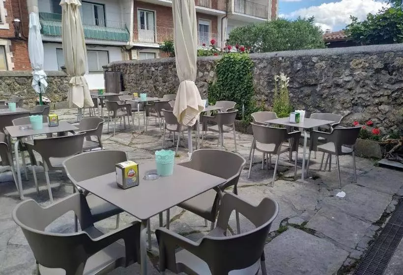 ユースホステル Hospedería Foramontanos