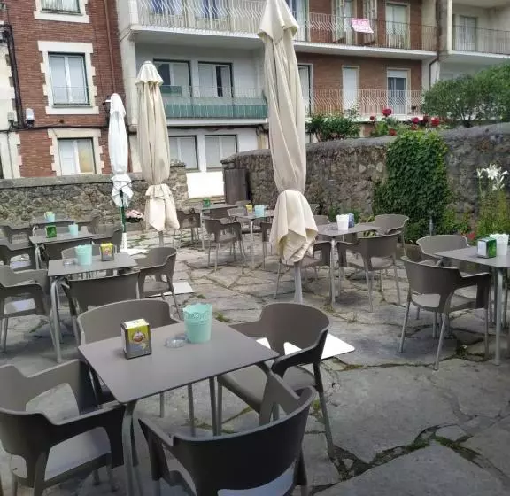 ユースホステル Hospedería Foramontanos