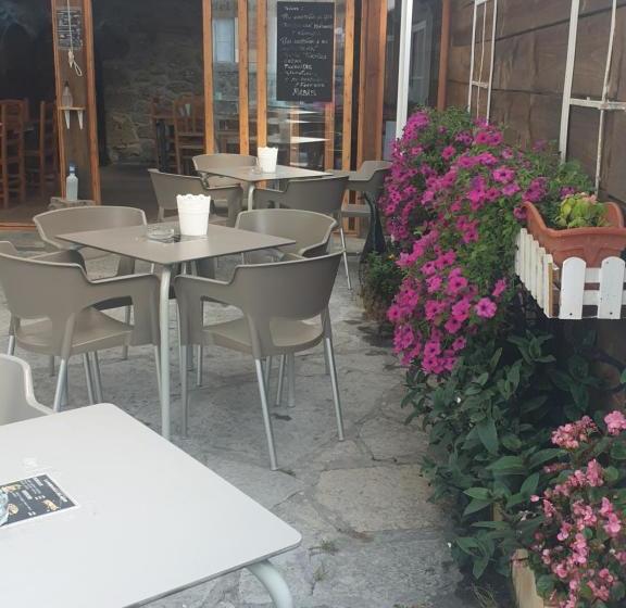 호스텔 Hospedería Foramontanos