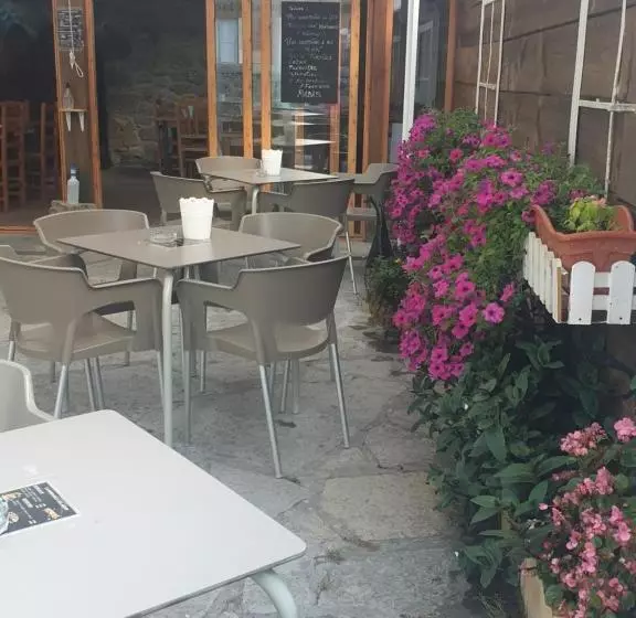 ユースホステル Hospedería Foramontanos