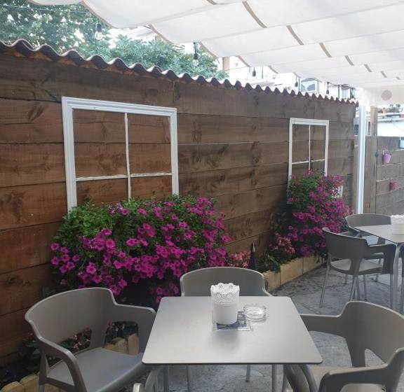 호스텔 Hospedería Foramontanos