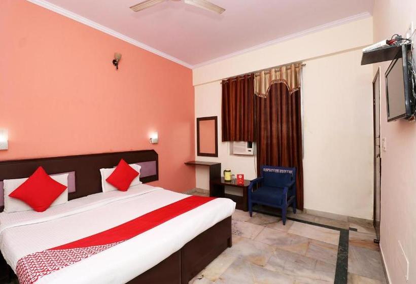 فندق Oyo 35708 Zee