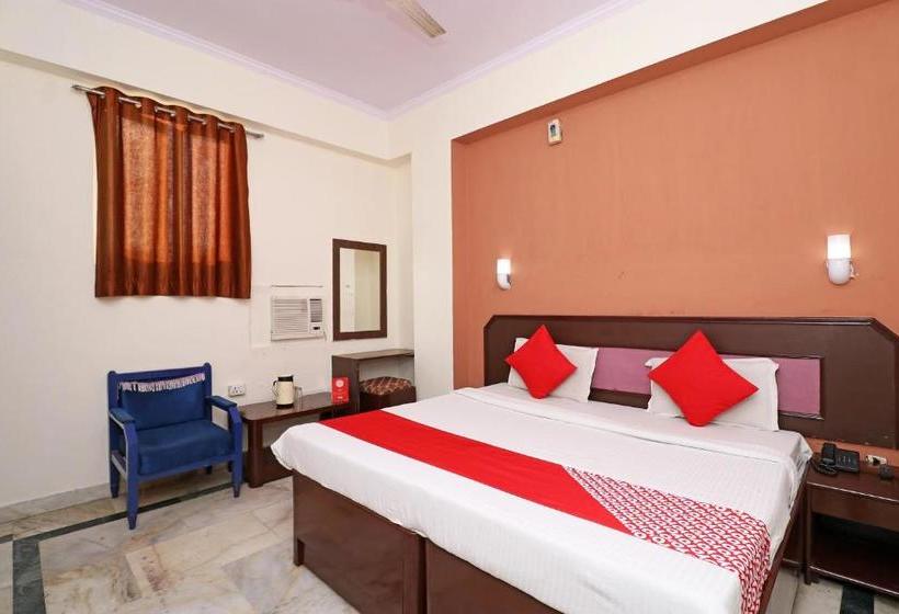 فندق Oyo 35708 Zee