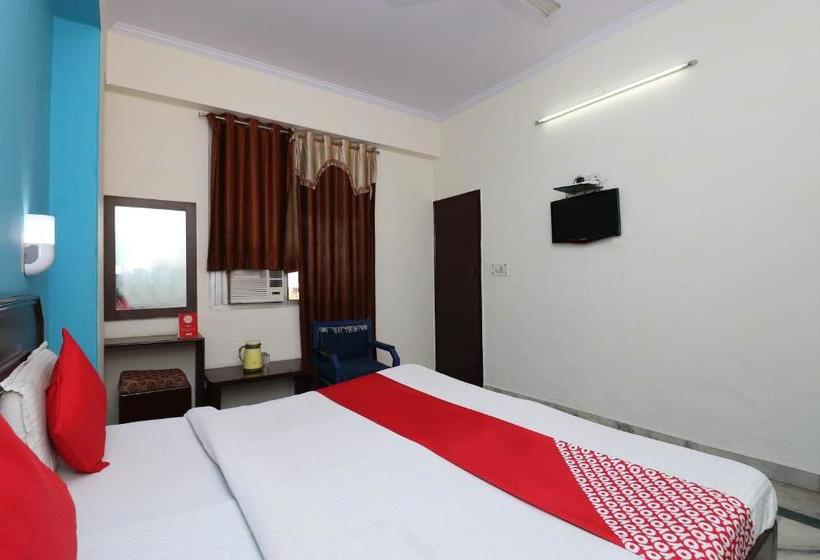 فندق Oyo 35708 Zee