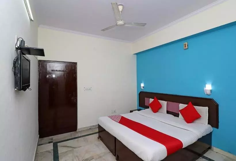 Hotelli Oyo 35708 Zee
