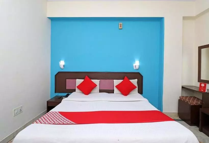 Hotelli Oyo 35708 Zee