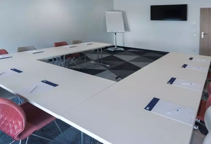Hotelli Holiday Inn Express   Wiesbaden, An Ihg