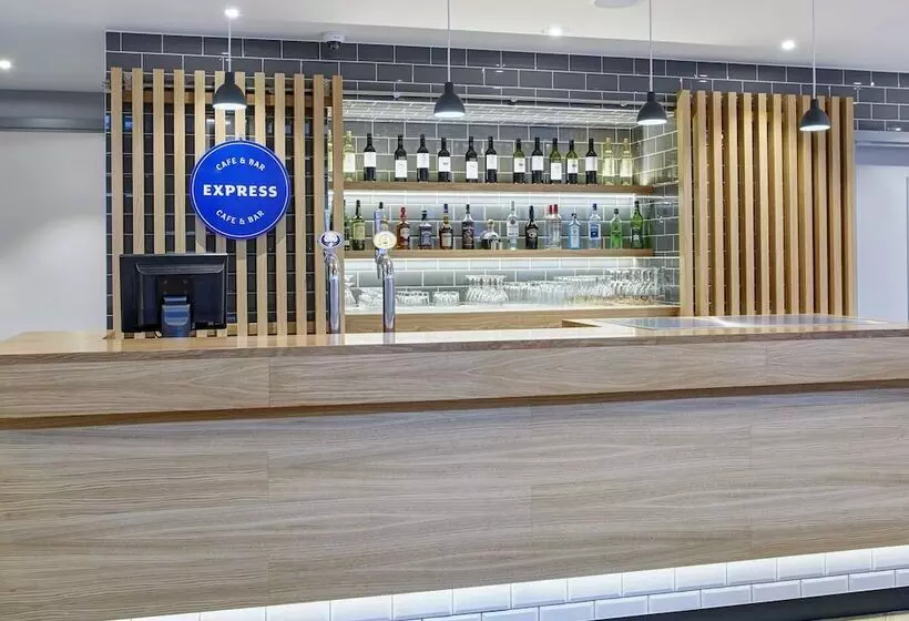 Hotelli Holiday Inn Express   Wiesbaden, An Ihg