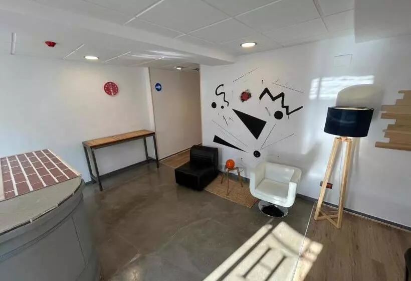 Hotelli Lotila Flats Hostal Rio Caudal