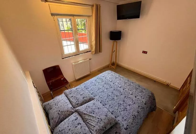 Hotelli Lotila Flats Hostal Rio Caudal