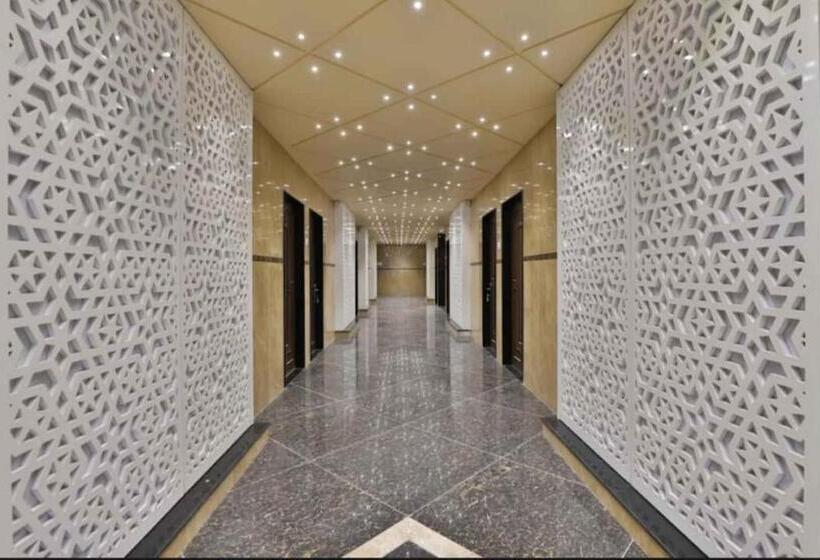 Отель Centre Point