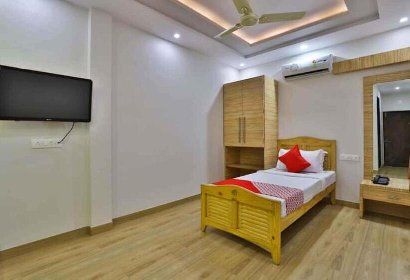 Отель Centre Point