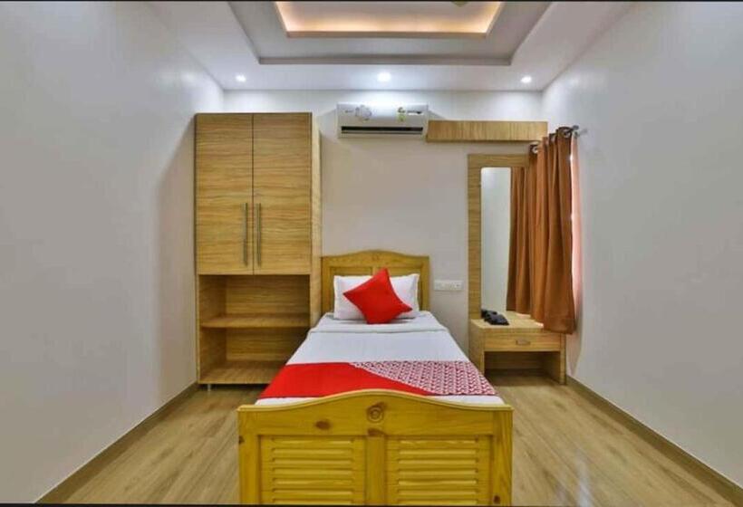 Отель Centre Point