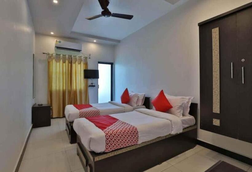 Отель Centre Point