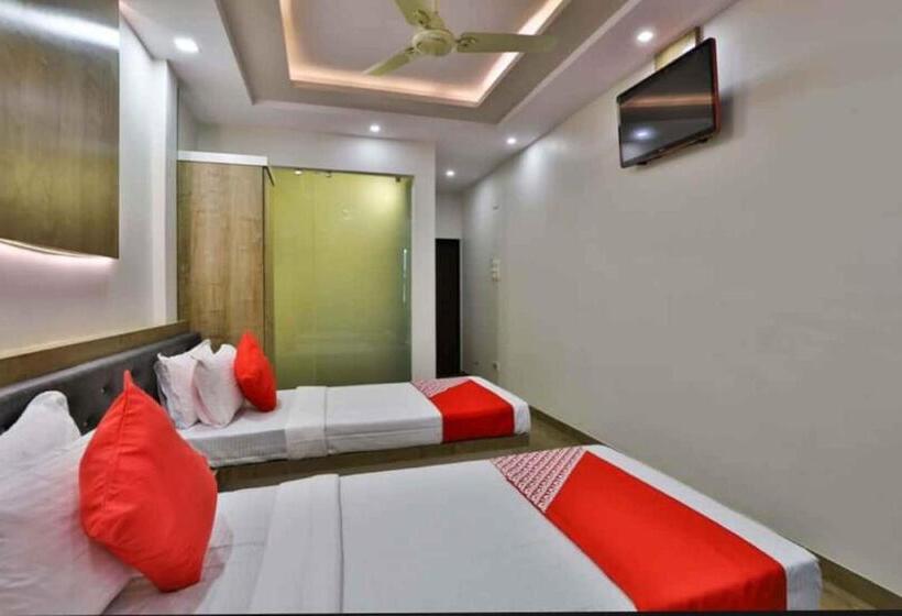 Отель Centre Point