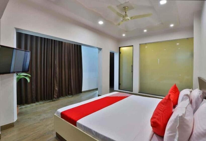 Отель Centre Point