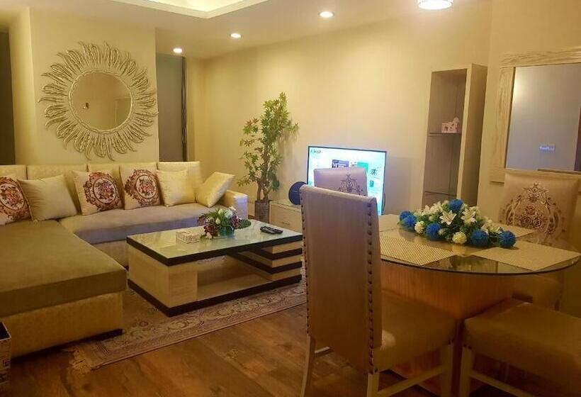 پانسیون Royal Villa F 10/2