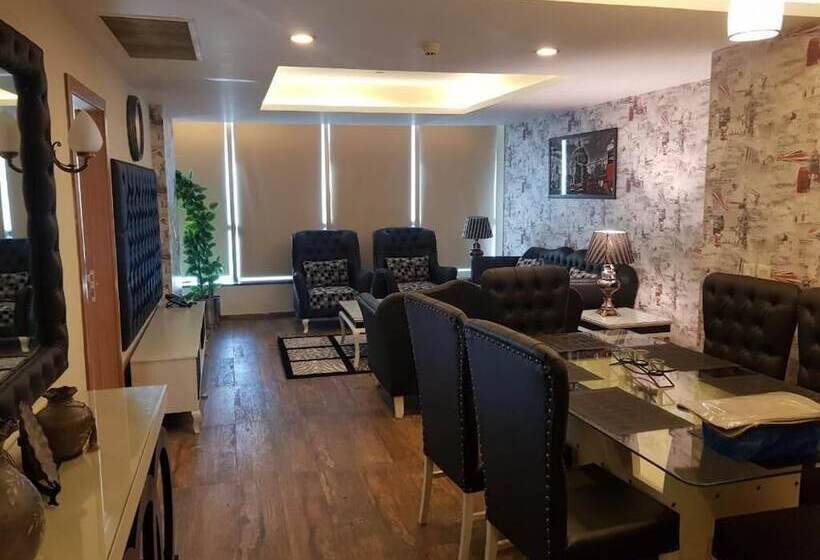 پانسیون Royal Villa F 10/2