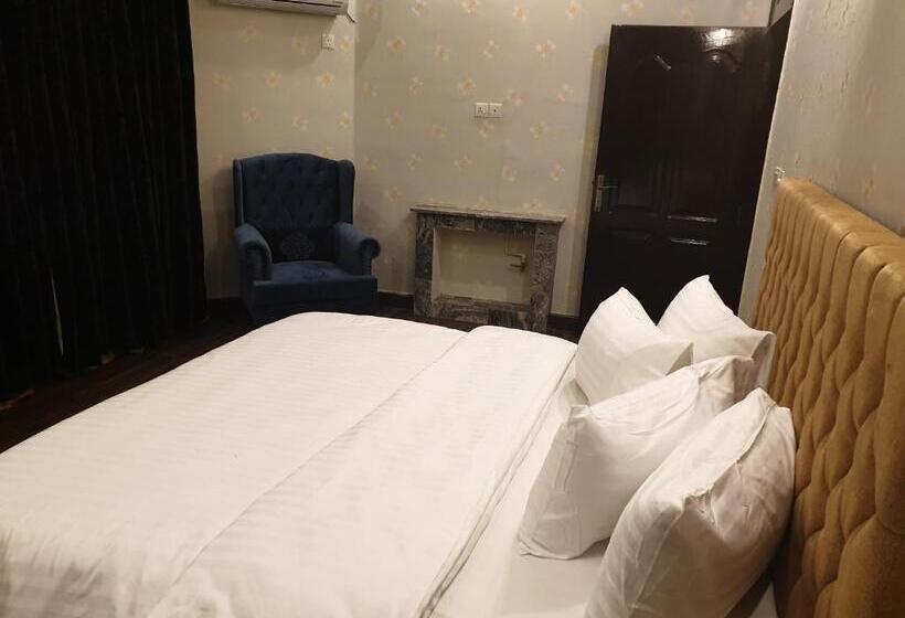 پانسیون Royal Villa F 10/2