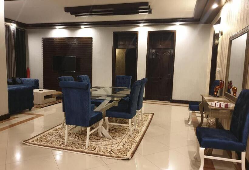 پانسیون Royal Villa F 10/2