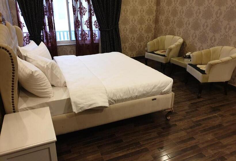 پانسیون Royal Villa F 10/2