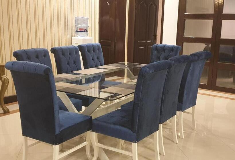 پانسیون Royal Villa F 10/2