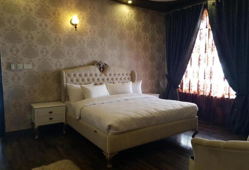 پانسیون Royal Villa F 10/2