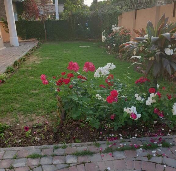 پانسیون Royal Villa F 10/2