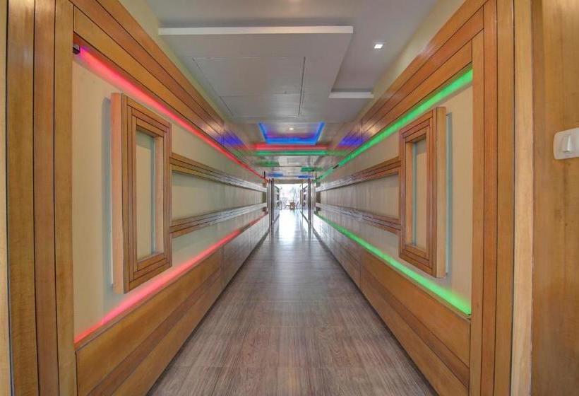 هتل Capital O 30264 Shree International