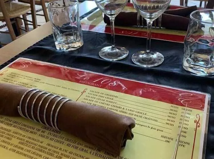 ホテル Restaurant Le 108