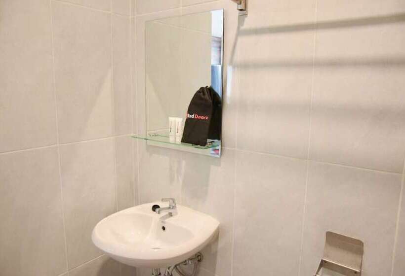 بنسيون Reddoorz Plus Near Unimed Medan