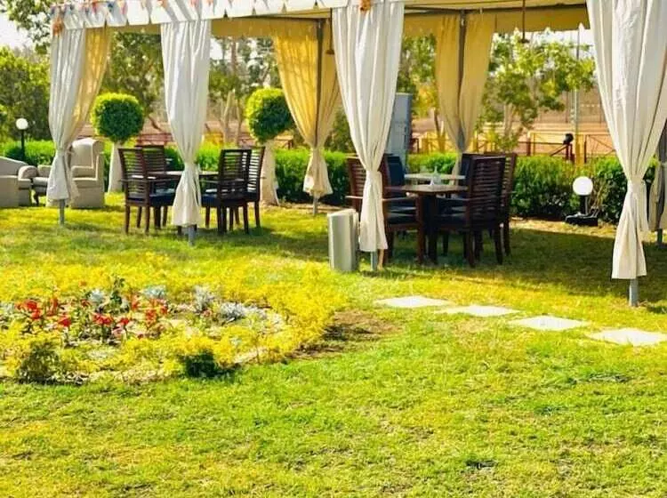 هتل Assiut Cement