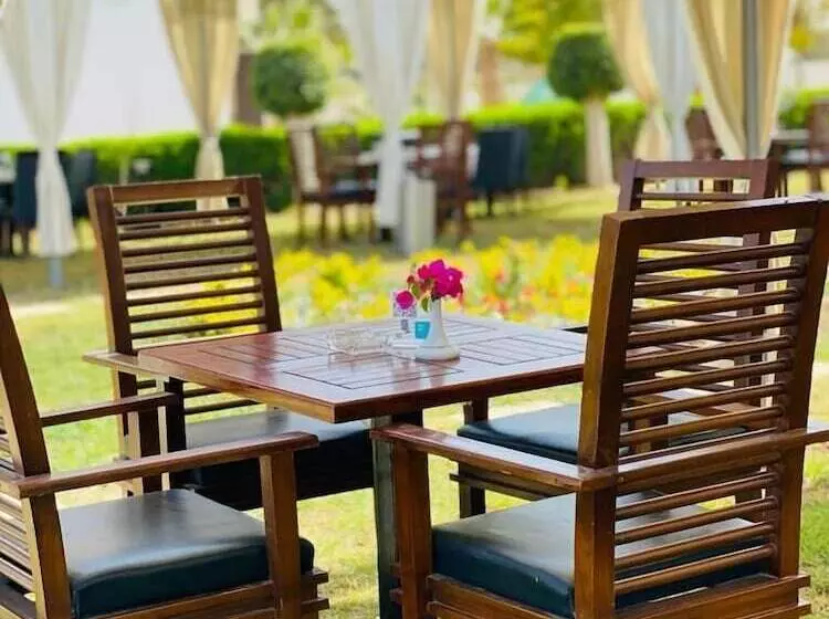 هتل Assiut Cement