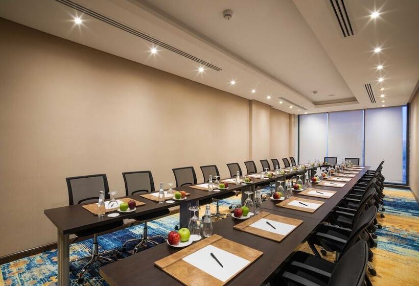 ホテル Naviti Warwick Dammam