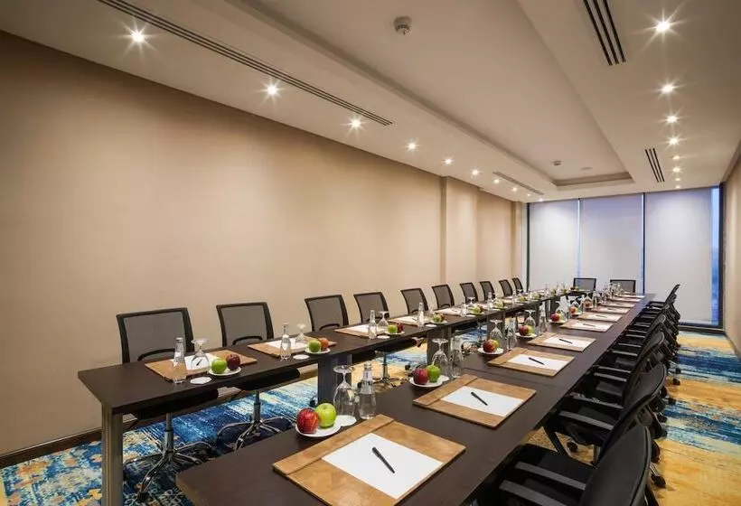 Hotelli Naviti Warwick Dammam