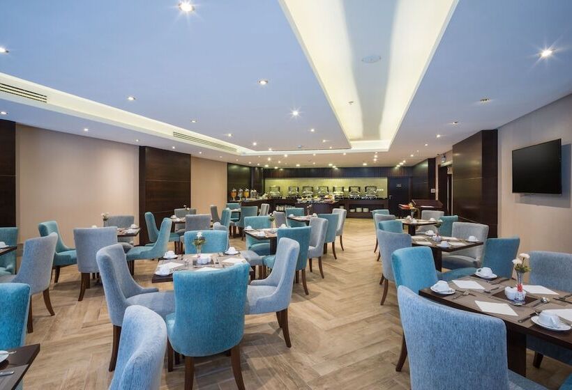 ホテル Naviti Warwick Dammam