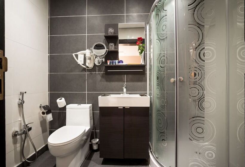 ホテル Naviti Warwick Dammam