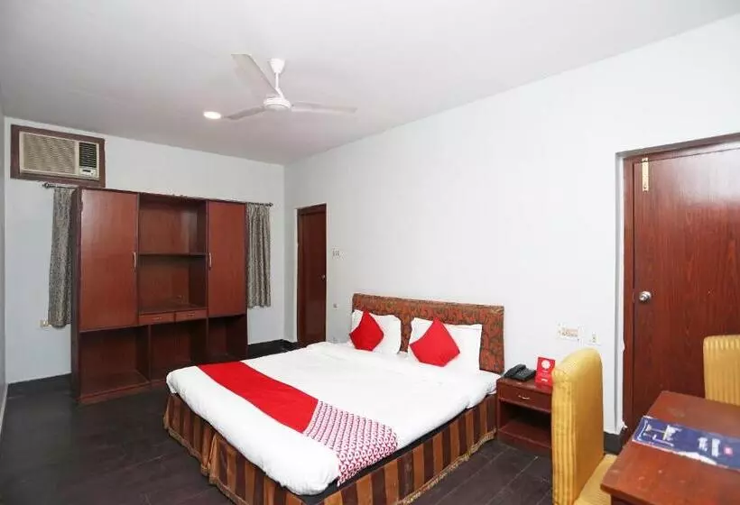 Hotelli Oyo 26626 The Citi Residenci