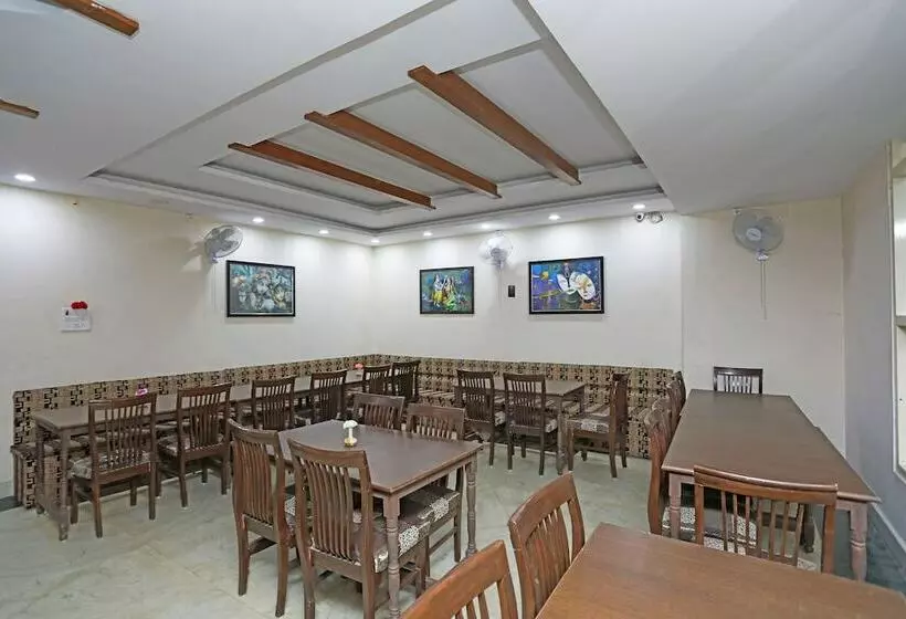 ホテル Oyo 30933 Moriya Palace